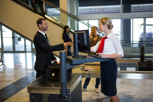 female-staff-interacting-with-passengerpui